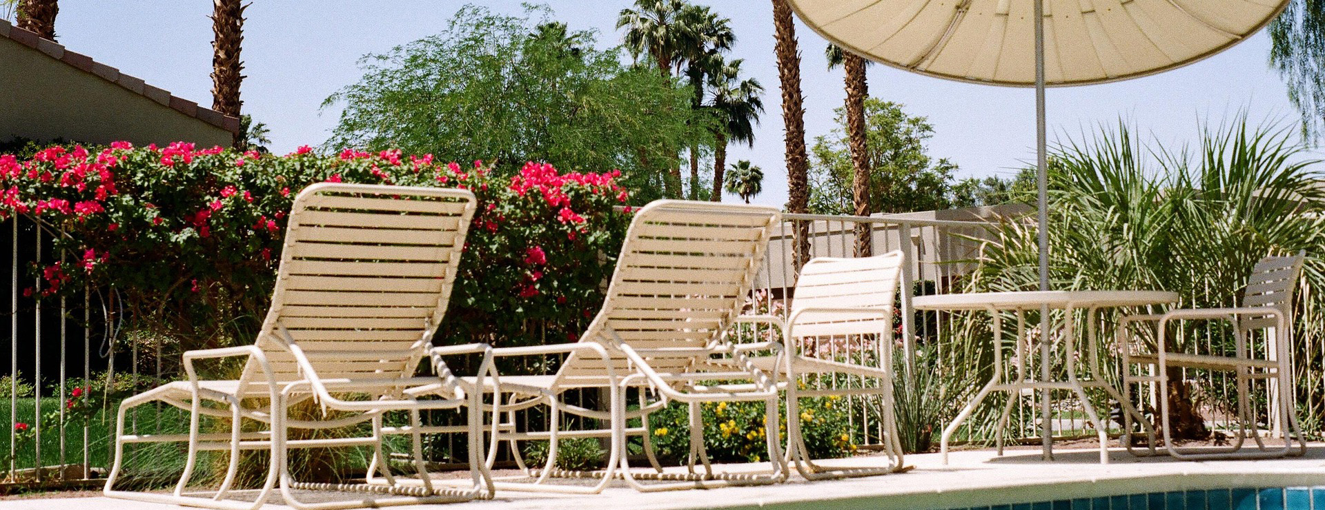 Titelseite -Gartengeschäft swimming pool 405927 1920